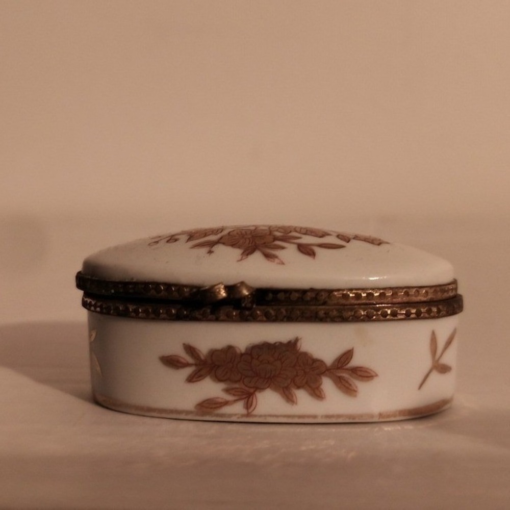 Vintage Porcelain Floral Trinket Box Hinged Oval Jewelry Pill Case Gold Tone